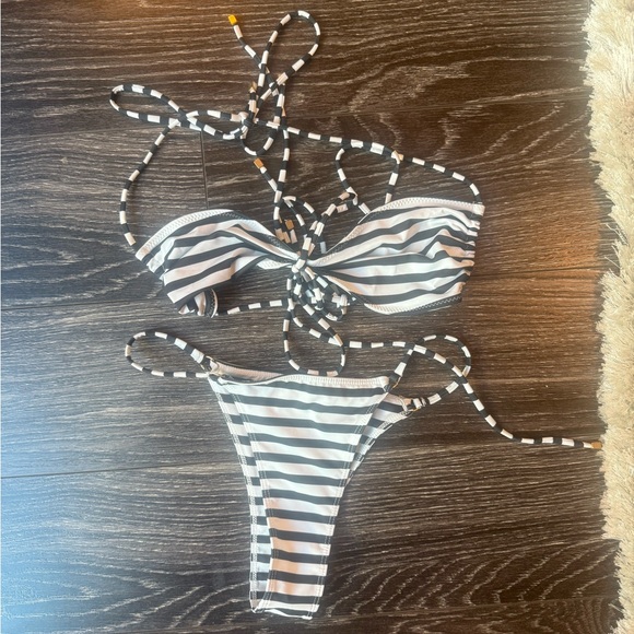 NWOT Arakii Striped Black and White Bikini Set - Picture 4 of 8